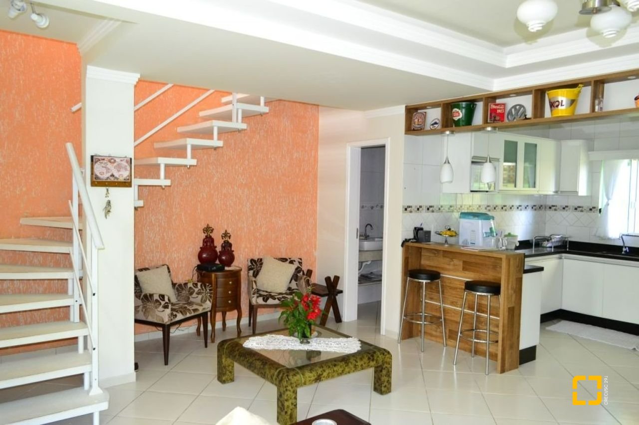 Casa com 140m², 4 quartos (sendo 1 suíte), 2 garagens, no bairro Ingleses em Florianópolis