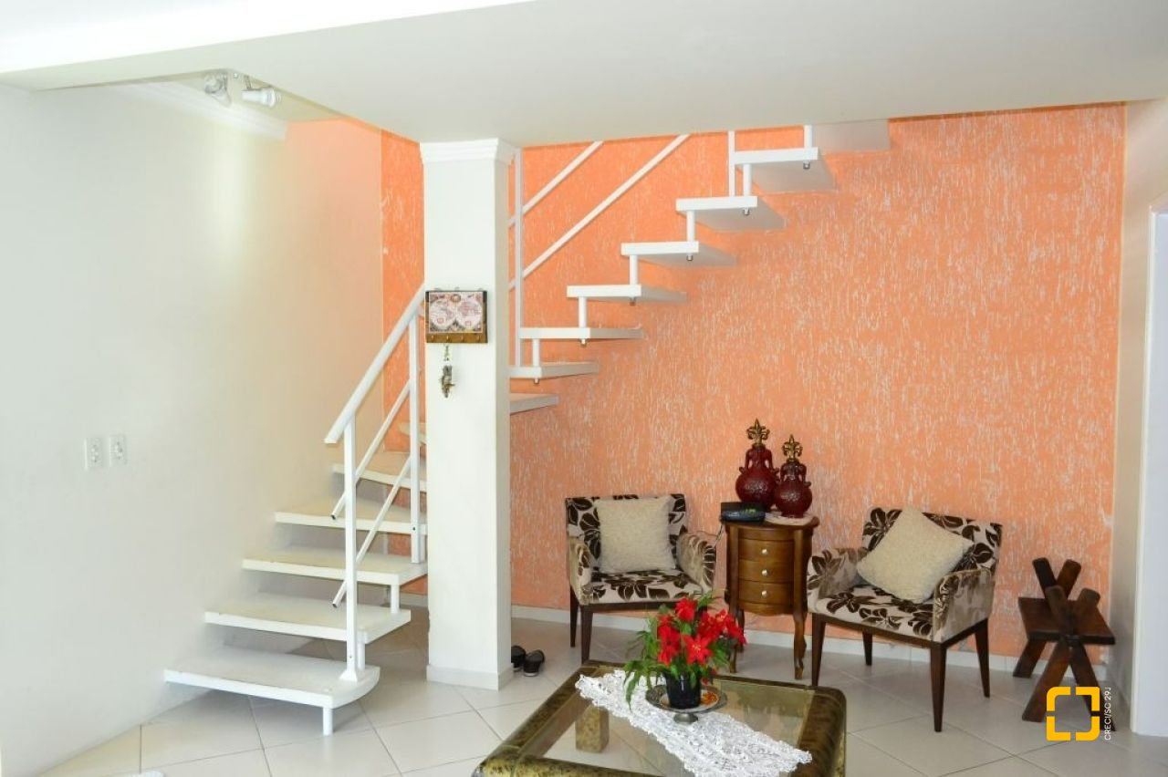 Casa com 140m², 4 quartos (sendo 1 suíte), 2 garagens, no bairro Ingleses em Florianópolis