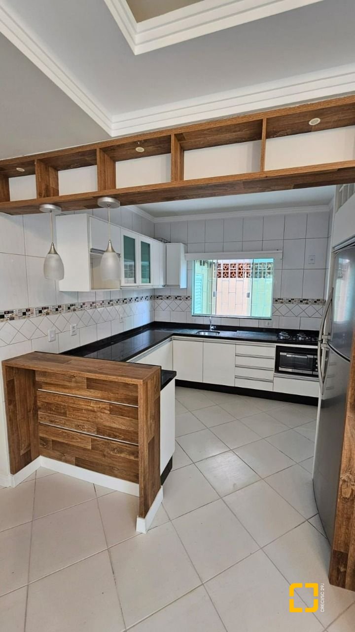 Casa com 140m², 4 quartos (sendo 1 suíte), 2 garagens, no bairro Ingleses em Florianópolis