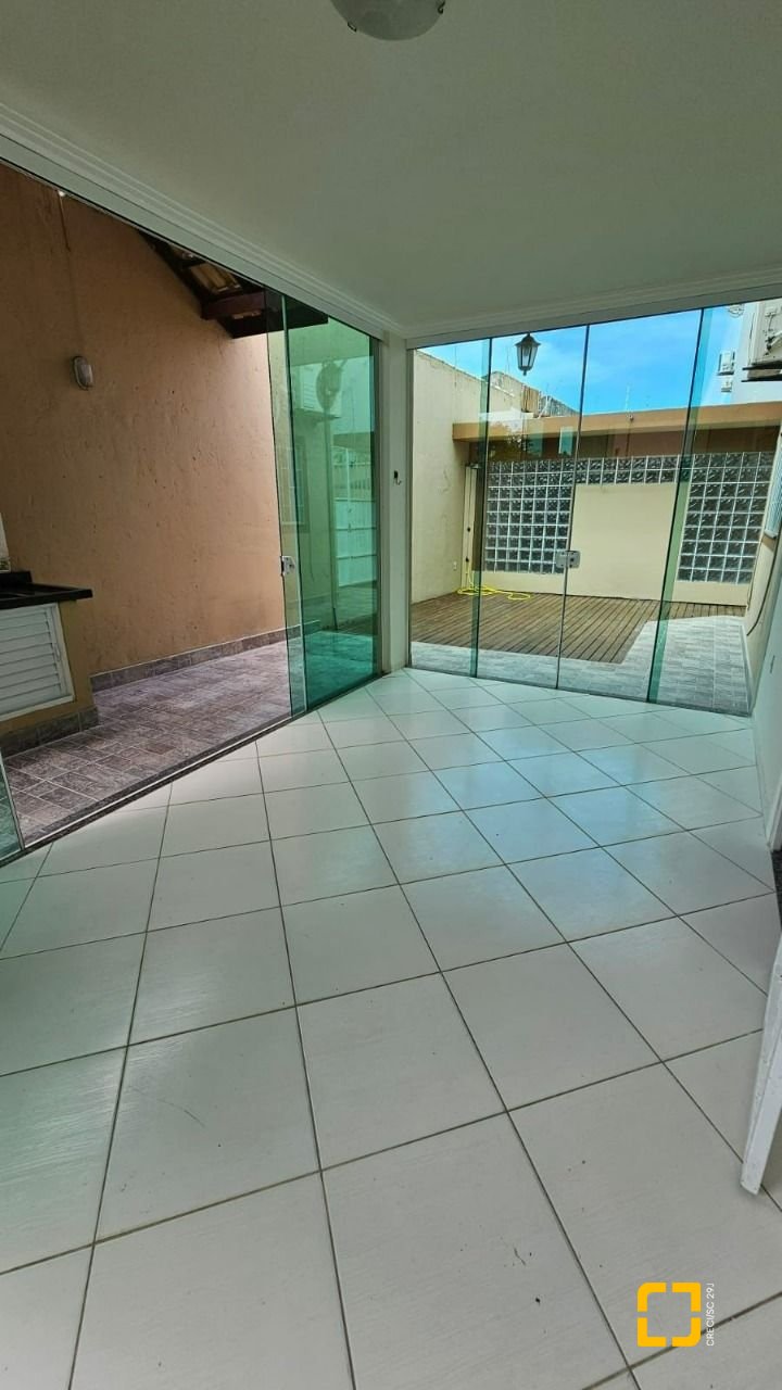 Casa com 140m², 4 quartos (sendo 1 suíte), 2 garagens, no bairro Ingleses em Florianópolis