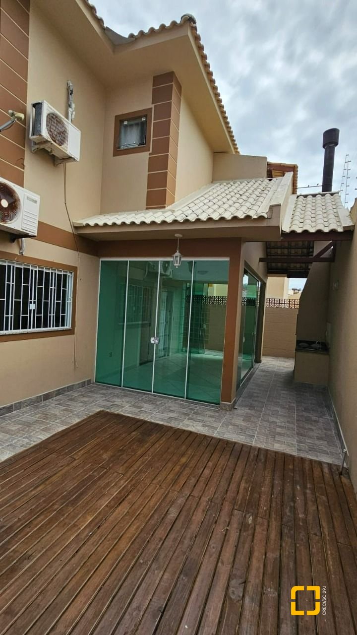 Casa com 140m², 4 quartos (sendo 1 suíte), 2 garagens, no bairro Ingleses em Florianópolis