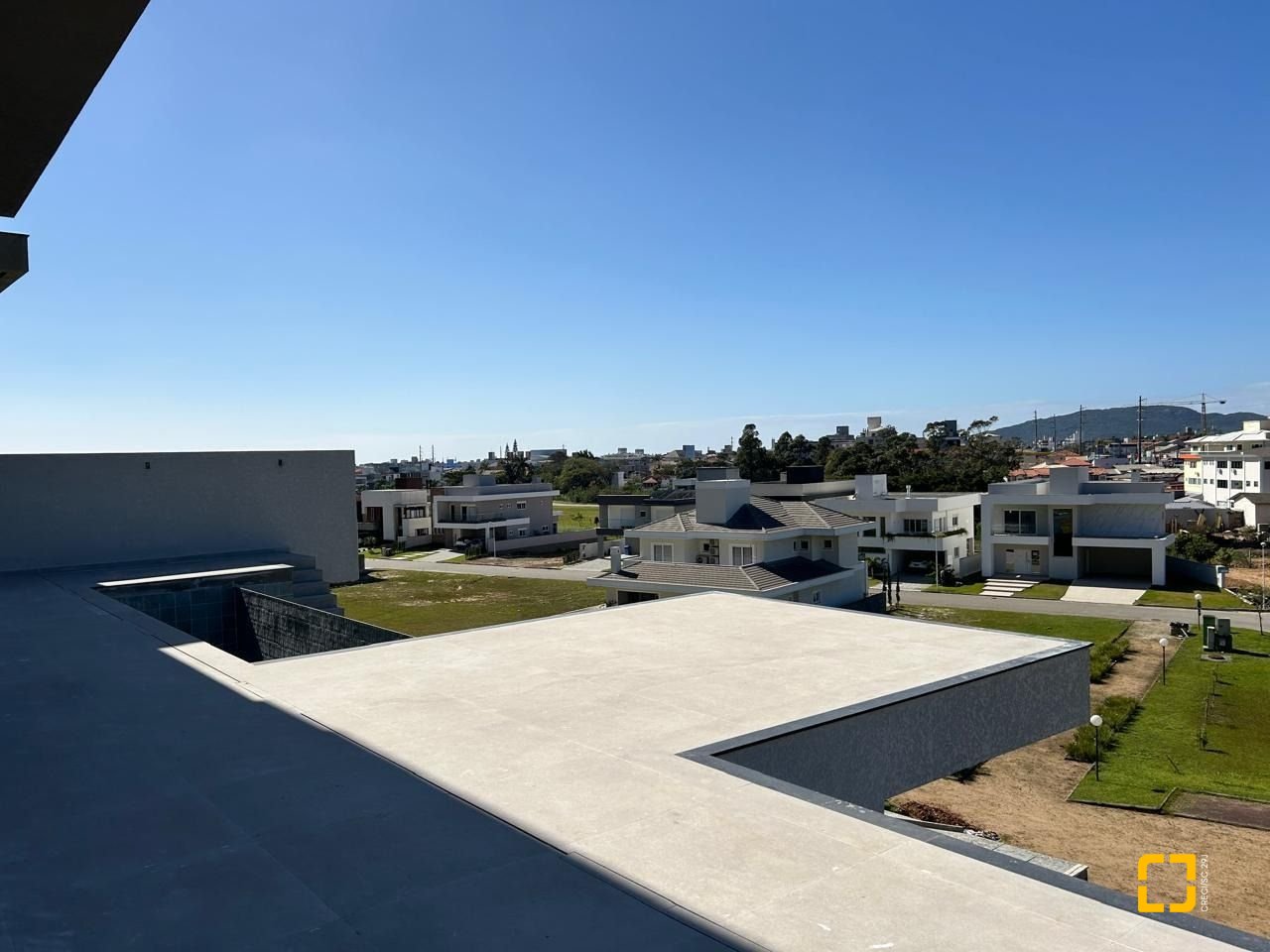 Casa de Condomínio com 551m², 4 quartos (sendo 4 suítes), 2 garagens, no bairro Ingleses em Florianópolis