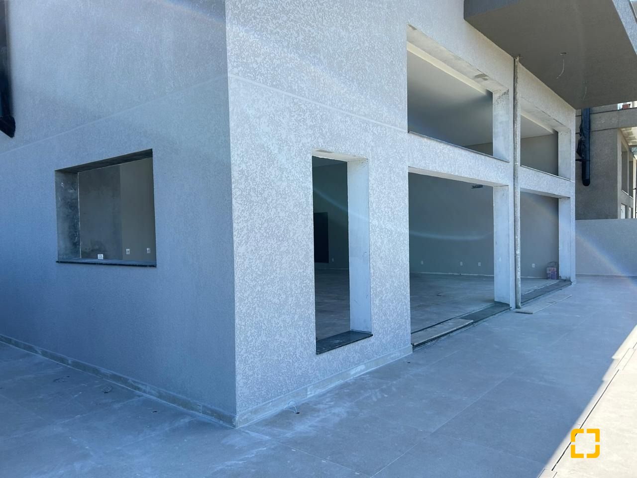 Casa de Condomínio com 551m², 4 quartos (sendo 4 suítes), 2 garagens, no bairro Ingleses em Florianópolis