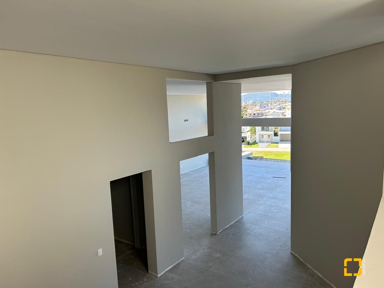 Casa de Condomínio com 551m², 4 quartos (sendo 4 suítes), 2 garagens, no bairro Ingleses em Florianópolis