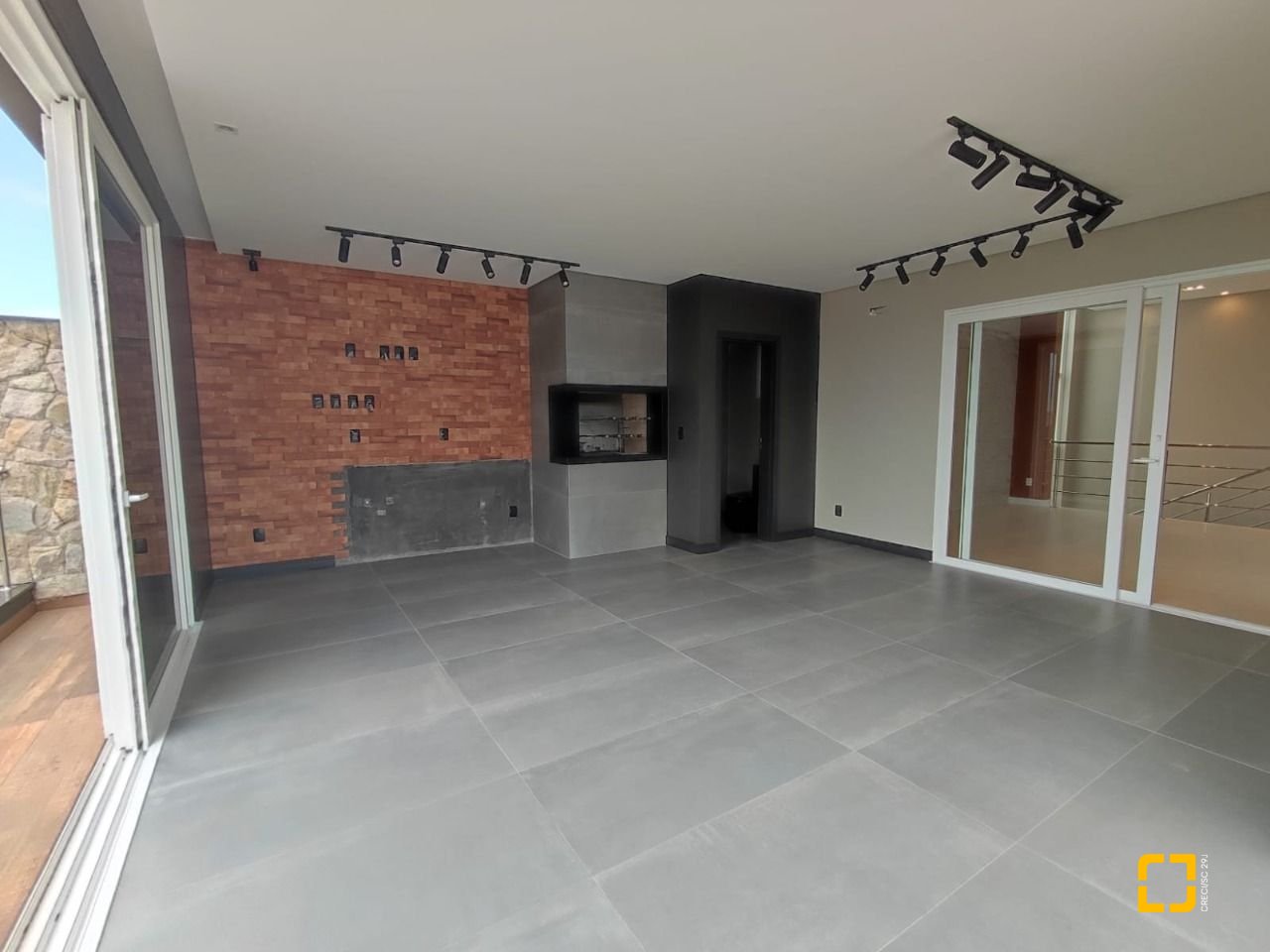 Casa com 268m², 4 quartos (sendo 1 suíte), 2 garagens, no bairro Pedra Branca em Palhoça