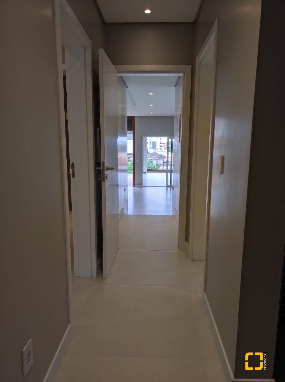 Casa com 268m², 4 quartos (sendo 1 suíte), 2 garagens, no bairro Pedra Branca em Palhoça
