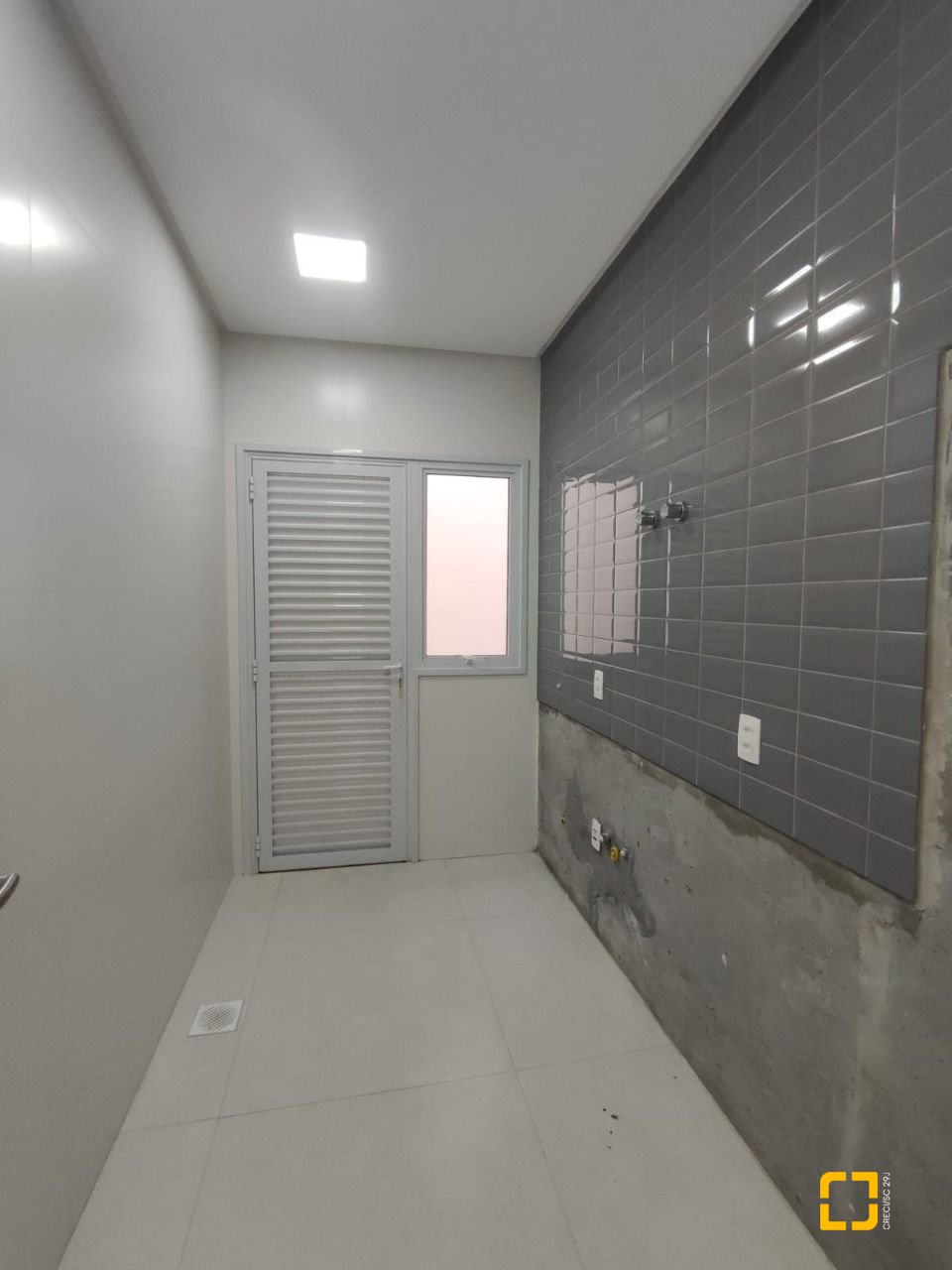 Casa com 268m², 4 quartos (sendo 1 suíte), 2 garagens, no bairro Pedra Branca em Palhoça