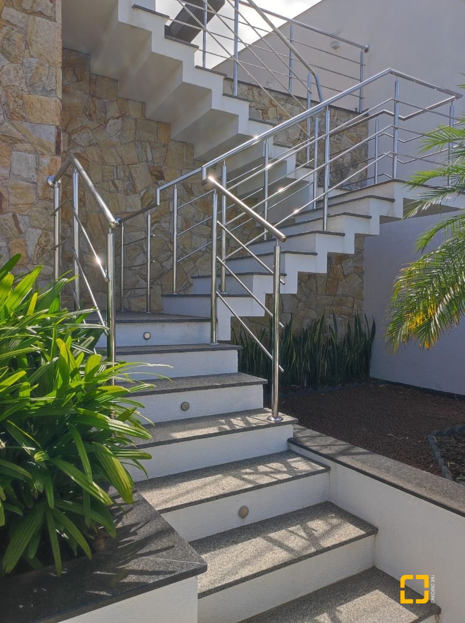 Casa com 268m², 3 quartos (sendo 1 suíte), 2 garagens, no bairro Pedra Branca em Palhoça