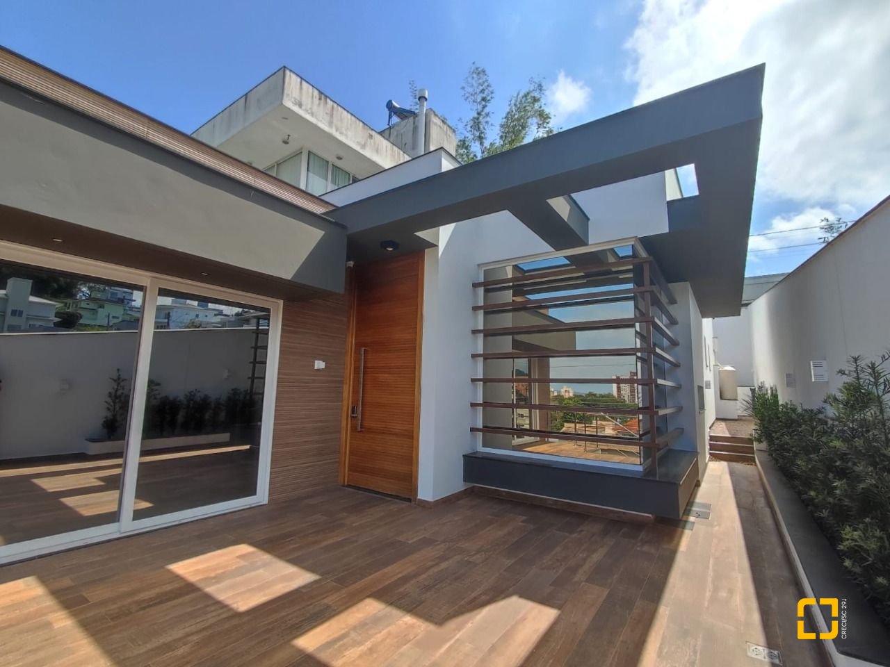 Casa com 268m², 3 quartos (sendo 1 suíte), 2 garagens, no bairro Pedra Branca em Palhoça