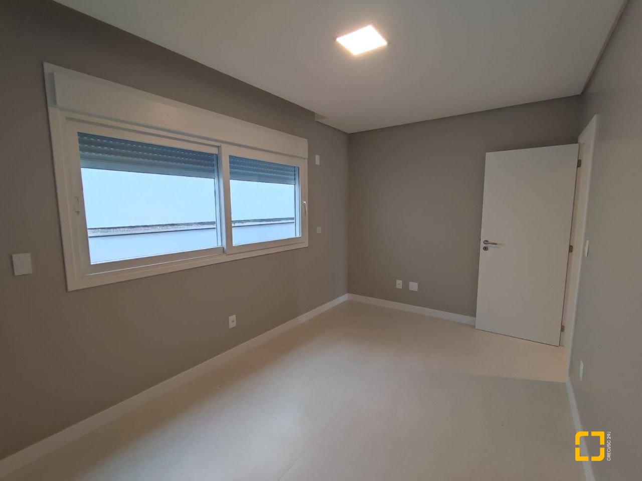 Casa com 268m², 3 quartos (sendo 1 suíte), 2 garagens, no bairro Pedra Branca em Palhoça