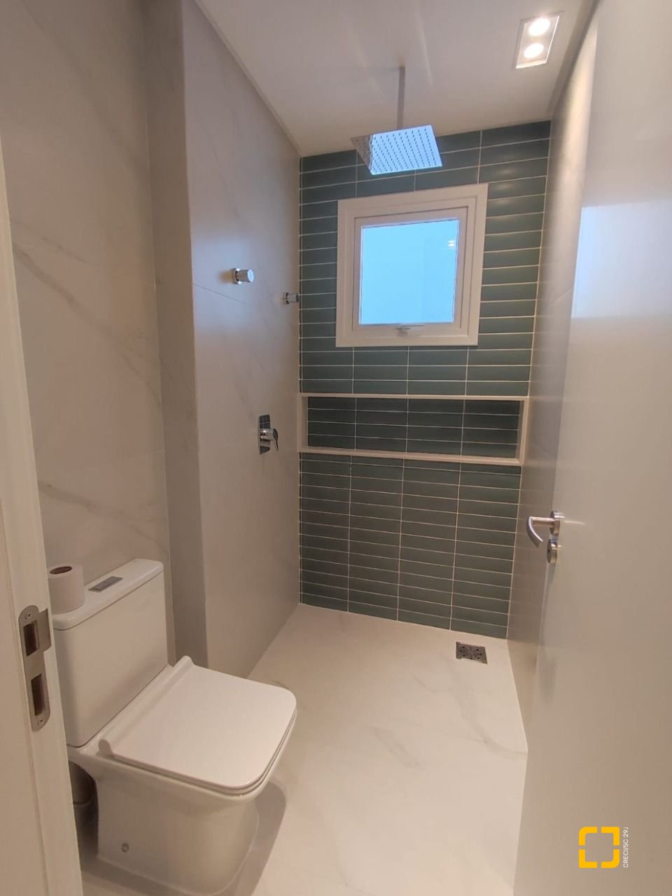 Casa com 268m², 3 quartos (sendo 1 suíte), 2 garagens, no bairro Pedra Branca em Palhoça