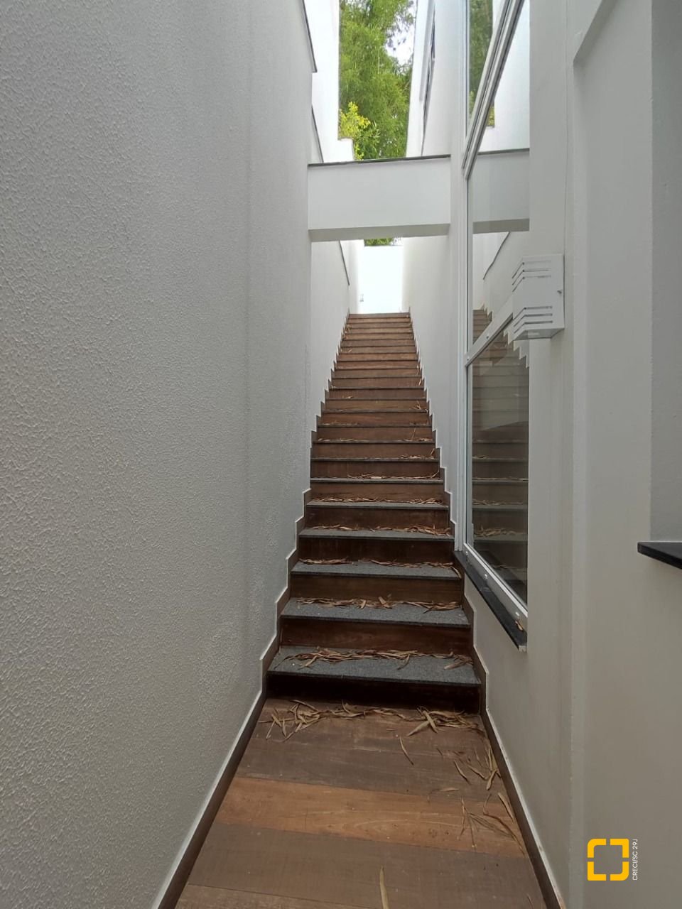 Casa com 268m², 3 quartos (sendo 1 suíte), 2 garagens, no bairro Pedra Branca em Palhoça