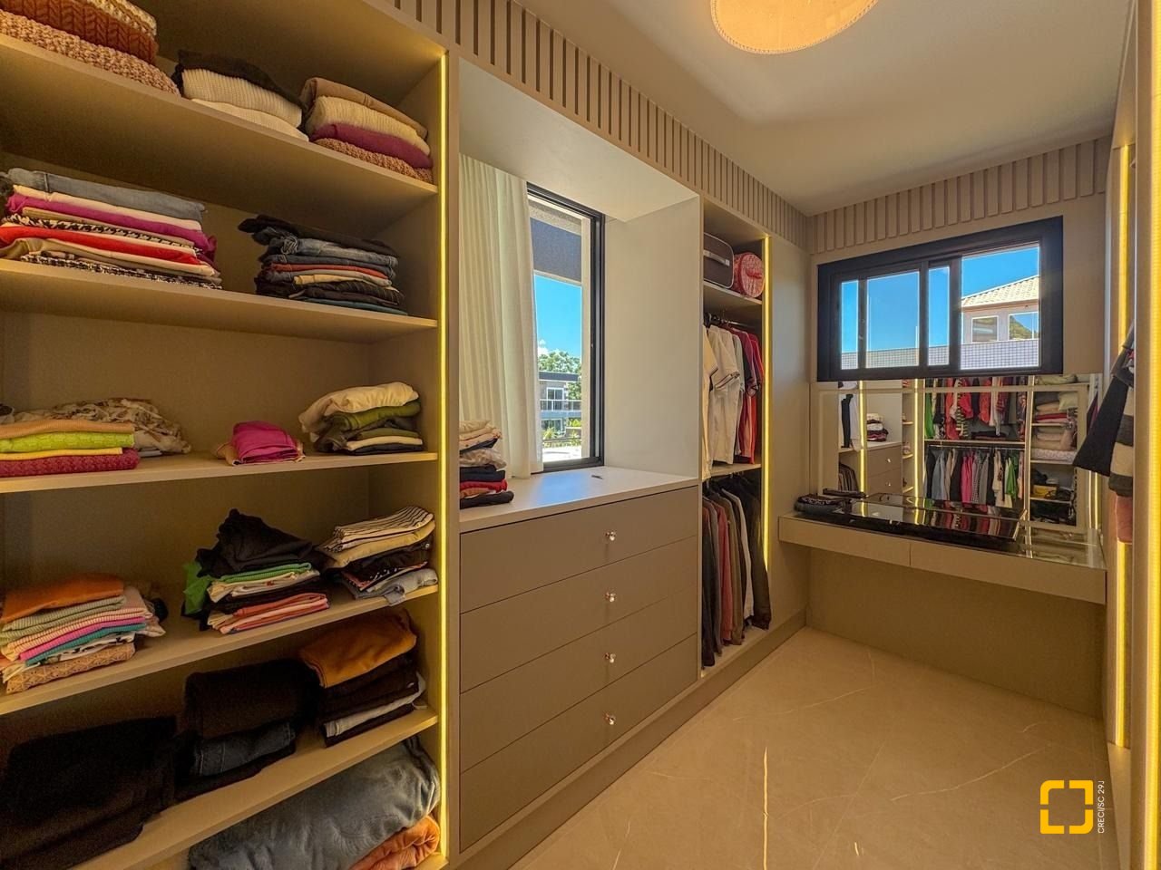 Casa de Condomínio com 225m², 8 quartos (sendo 4 suítes), 3 garagens, no bairro Ingleses em Florianópolis
