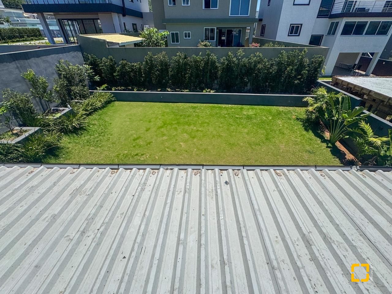 Casa de Condomínio com 225m², 8 quartos (sendo 4 suítes), 3 garagens, no bairro Ingleses em Florianópolis