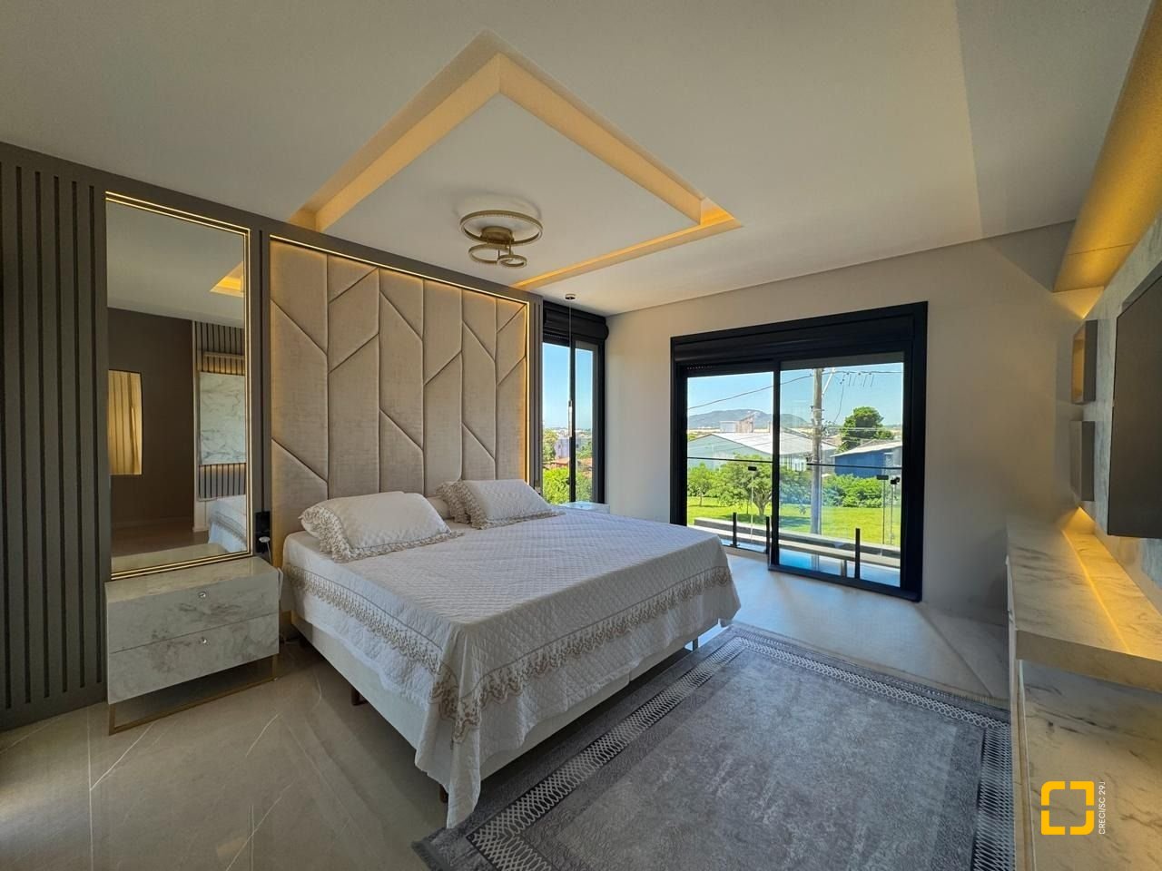Casa de Condomínio com 225m², 8 quartos (sendo 4 suítes), 3 garagens, no bairro Ingleses em Florianópolis