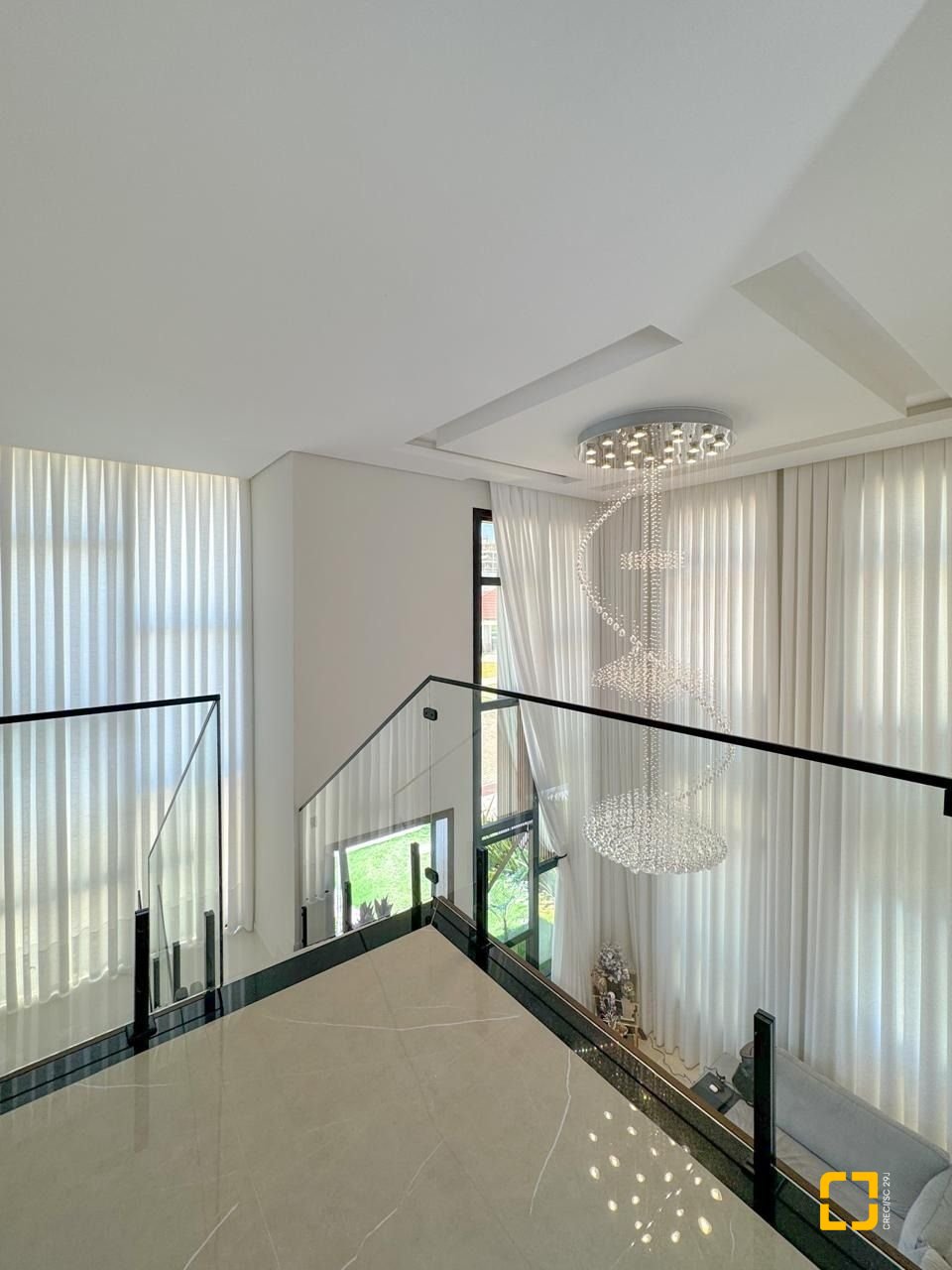 Casa de Condomínio com 225m², 8 quartos (sendo 4 suítes), 3 garagens, no bairro Ingleses em Florianópolis