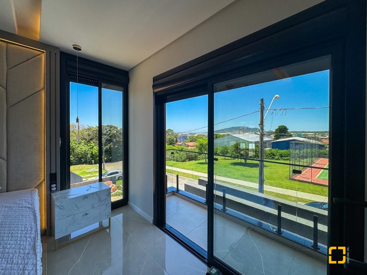 Casa de Condomínio com 225m², 8 quartos (sendo 4 suítes), 3 garagens, no bairro Ingleses em Florianópolis