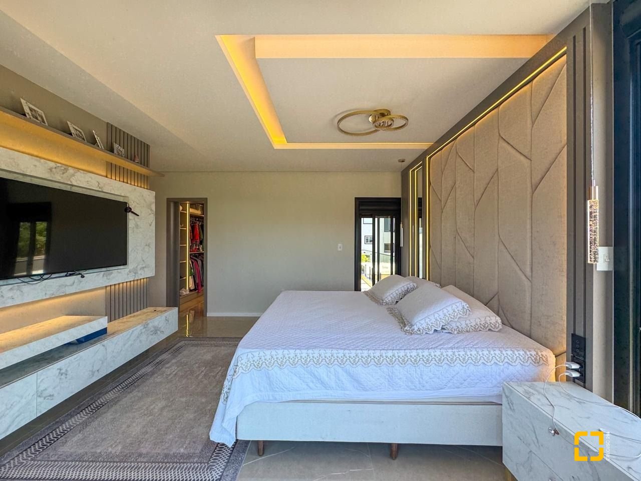 Casa de Condomínio com 225m², 8 quartos (sendo 4 suítes), 3 garagens, no bairro Ingleses em Florianópolis