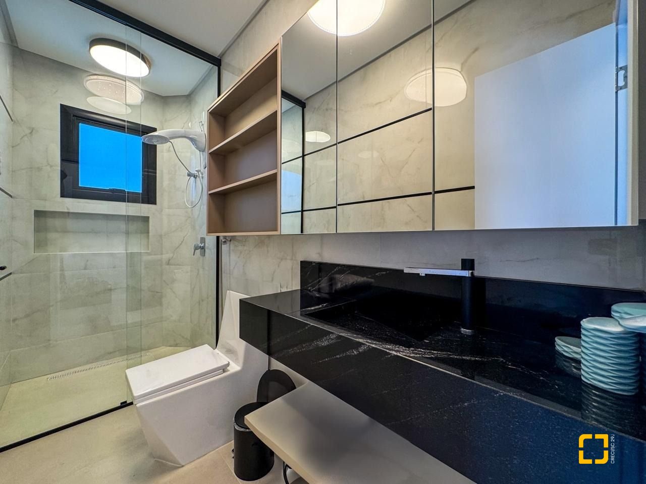 Casa de Condomínio com 225m², 8 quartos (sendo 4 suítes), 3 garagens, no bairro Ingleses em Florianópolis