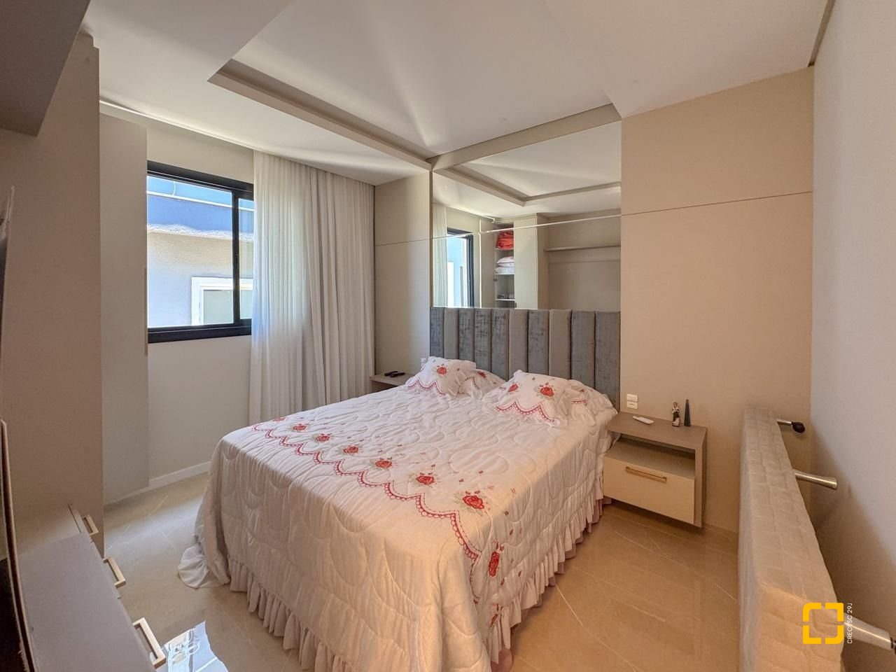 Casa de Condomínio com 225m², 8 quartos (sendo 4 suítes), 3 garagens, no bairro Ingleses em Florianópolis