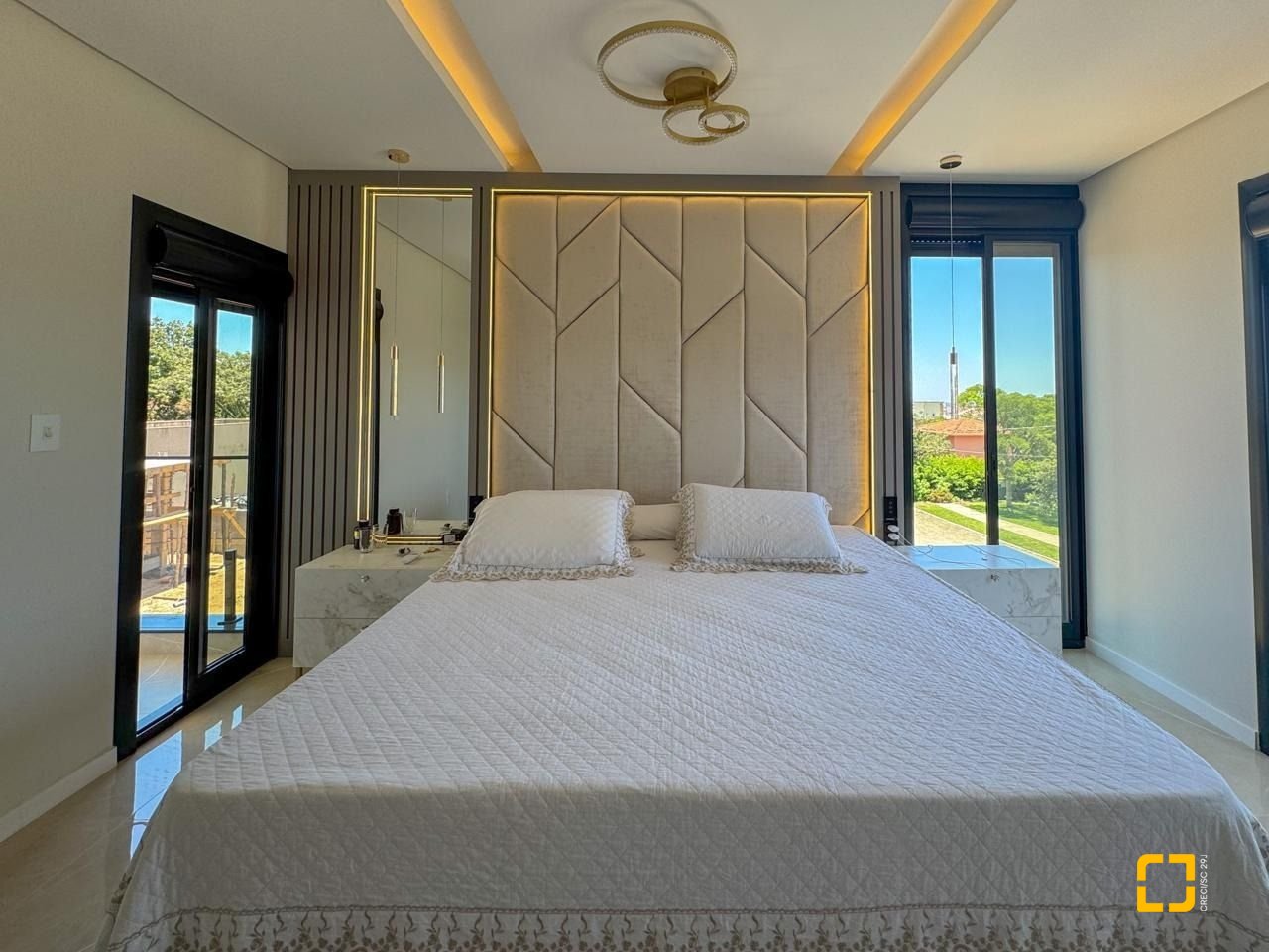 Casa de Condomínio com 225m², 8 quartos (sendo 4 suítes), 3 garagens, no bairro Ingleses em Florianópolis