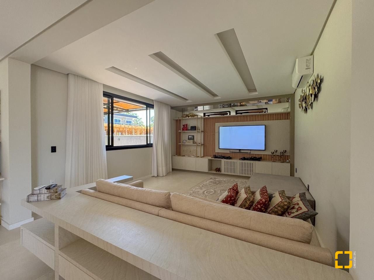 Casa de Condomínio com 225m², 8 quartos (sendo 4 suítes), 3 garagens, no bairro Ingleses em Florianópolis