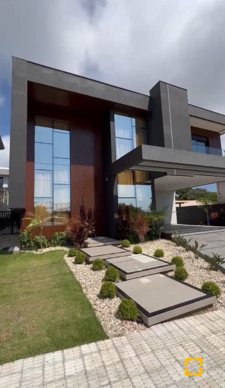 Casa de Condomínio com 225m², 8 quartos (sendo 4 suítes), 3 garagens, no bairro Ingleses em Florianópolis
