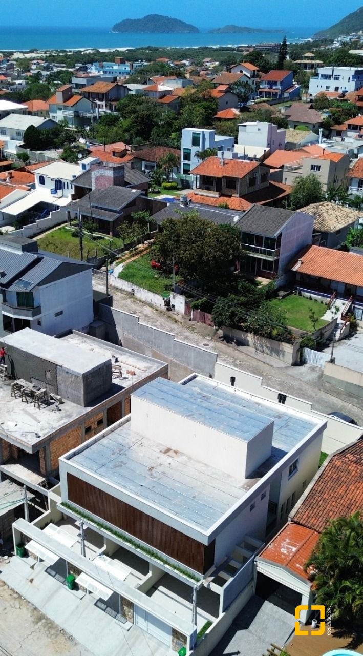 Casa com 133m², 4 quartos (sendo 2 suítes), 1 garagem, no bairro Ingleses em Florianópolis