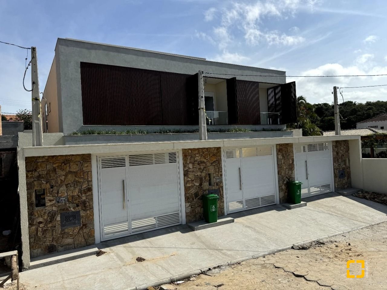 Casa com 143m², 4 quartos (sendo 1 suíte), 2 garagens, no bairro Ingleses em Florianópolis