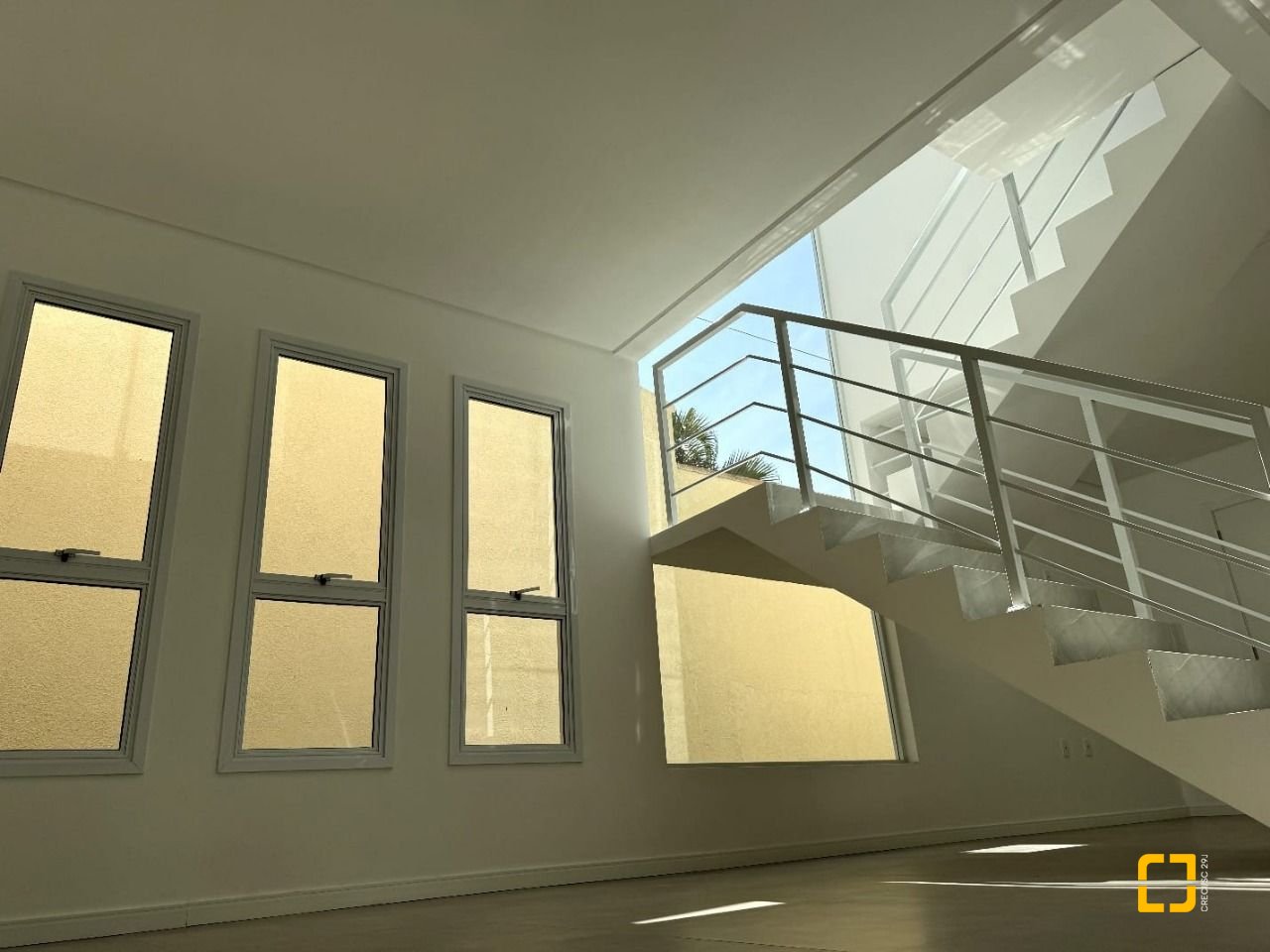 Casa com 143m², 4 quartos (sendo 1 suíte), 2 garagens, no bairro Ingleses em Florianópolis