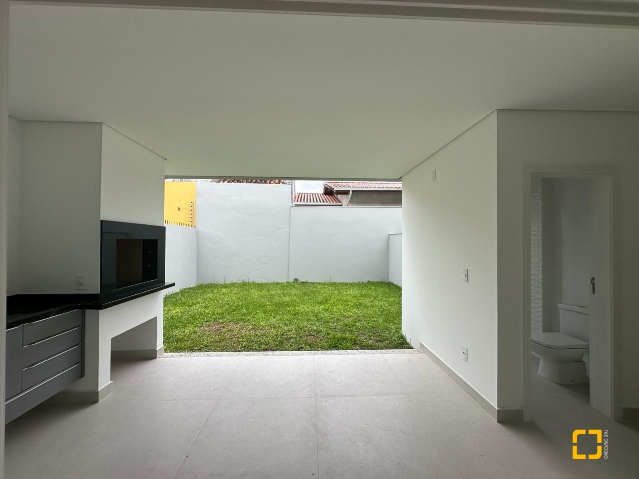 Casa com 199m², 3 quartos (sendo 3 suítes), 2 garagens, no bairro Córrego Grande em Florianópolis