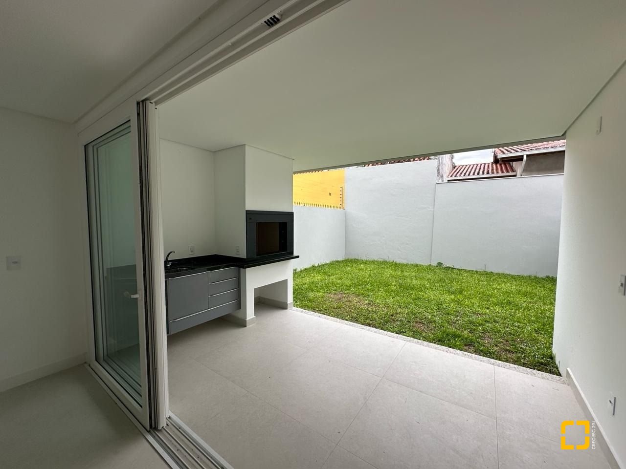 Casa com 199m², 3 quartos (sendo 3 suítes), 2 garagens, no bairro Córrego Grande em Florianópolis