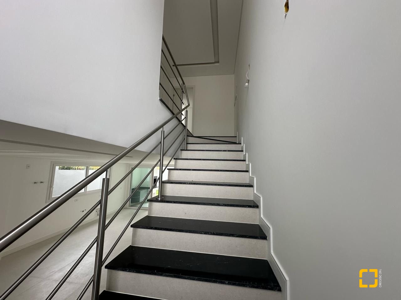 Casa com 199m², 3 quartos (sendo 3 suítes), 2 garagens, no bairro Córrego Grande em Florianópolis