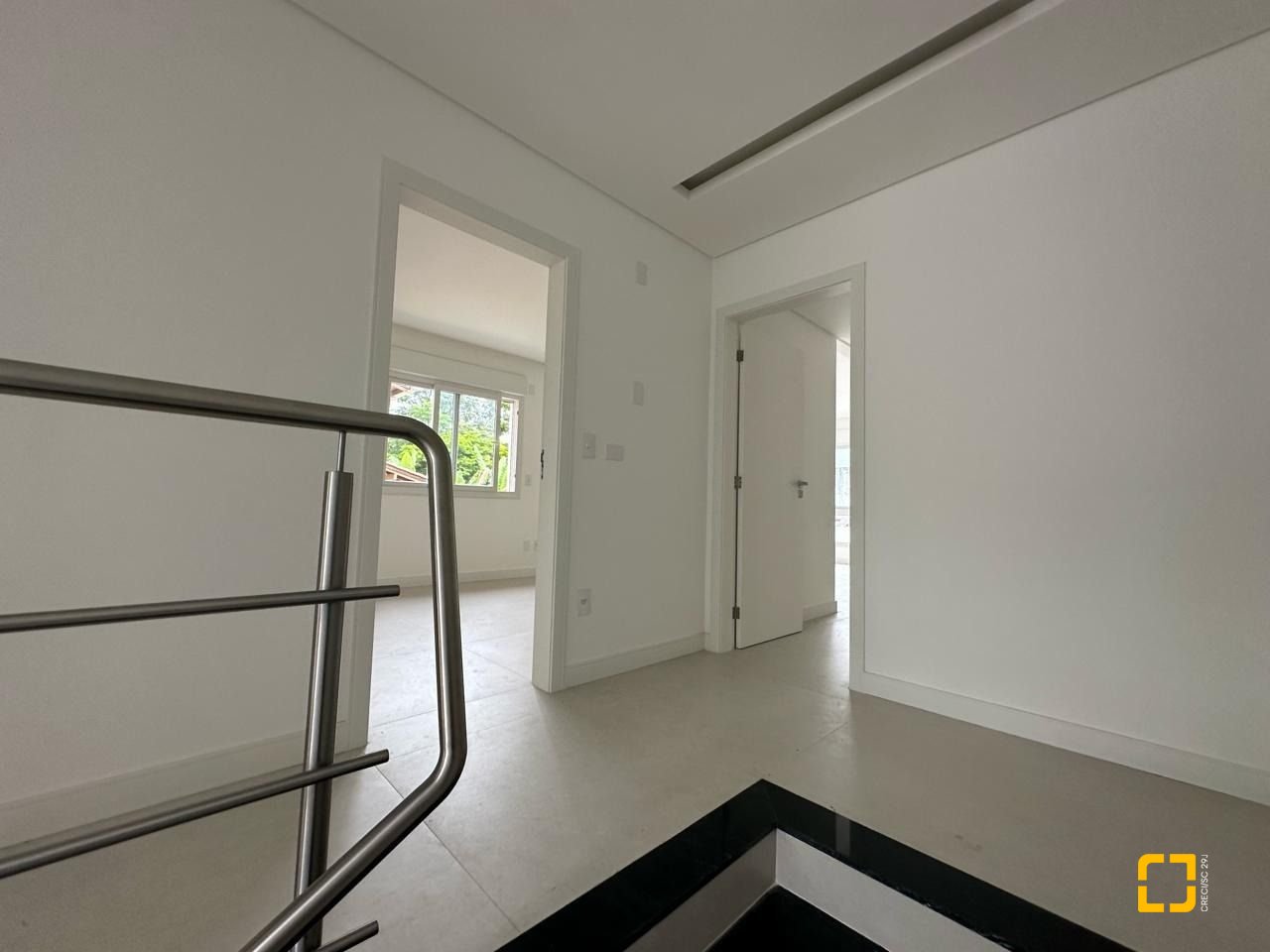 Casa com 199m², 3 quartos (sendo 3 suítes), 2 garagens, no bairro Córrego Grande em Florianópolis