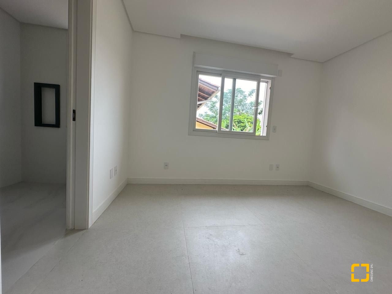 Casa com 199m², 3 quartos (sendo 3 suítes), 2 garagens, no bairro Córrego Grande em Florianópolis