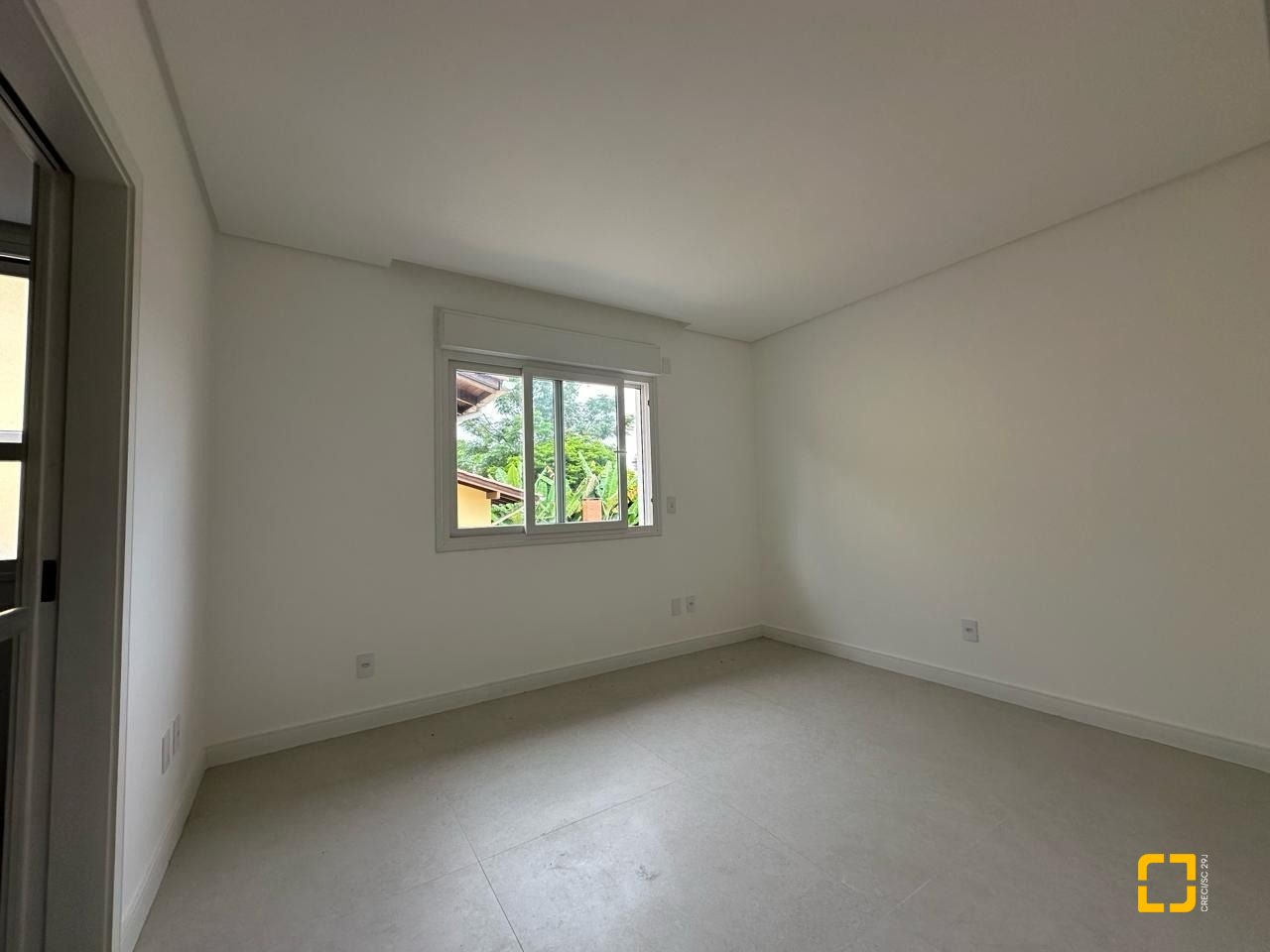Casa com 199m², 3 quartos (sendo 3 suítes), 2 garagens, no bairro Córrego Grande em Florianópolis