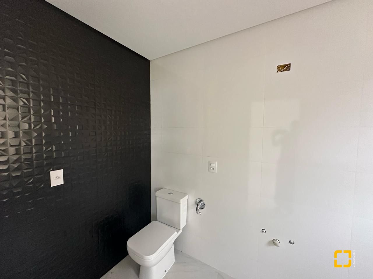 Casa com 199m², 3 quartos (sendo 3 suítes), 2 garagens, no bairro Córrego Grande em Florianópolis