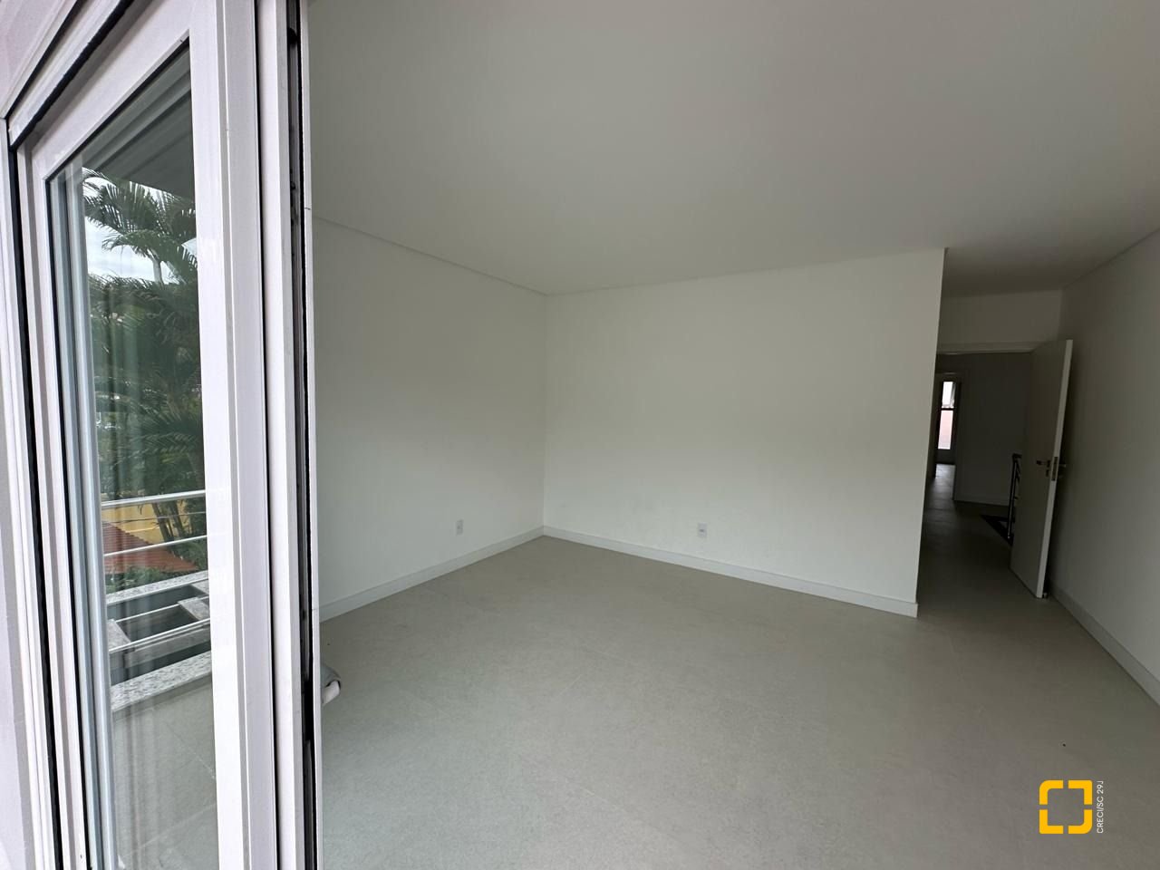 Casa com 199m², 3 quartos (sendo 3 suítes), 2 garagens, no bairro Córrego Grande em Florianópolis