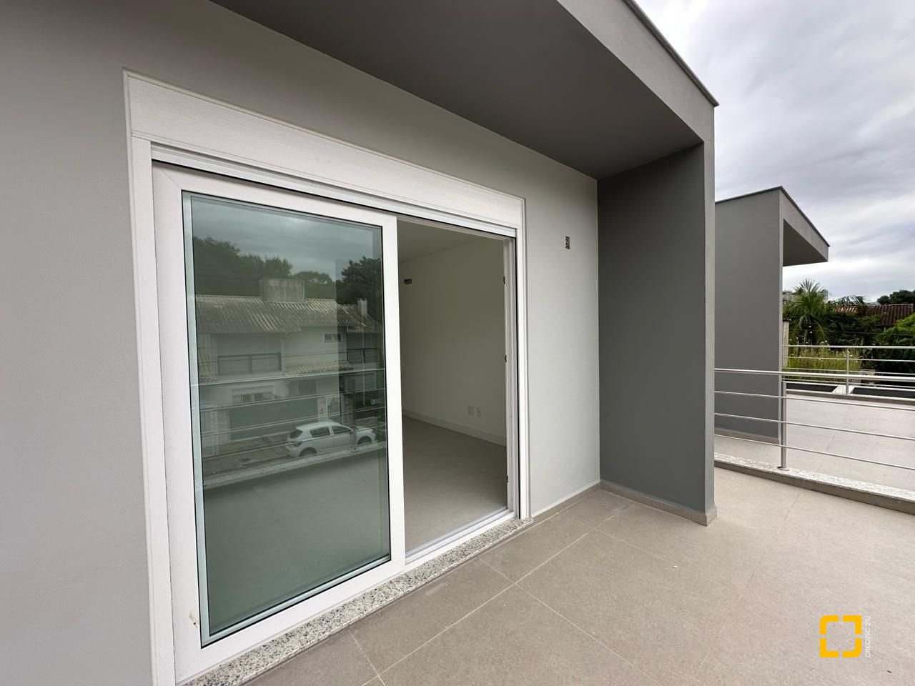 Casa com 199m², 3 quartos (sendo 3 suítes), 2 garagens, no bairro Córrego Grande em Florianópolis