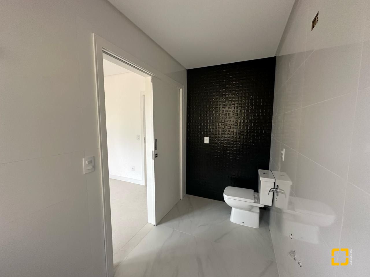 Casa com 199m², 3 quartos (sendo 3 suítes), 2 garagens, no bairro Córrego Grande em Florianópolis