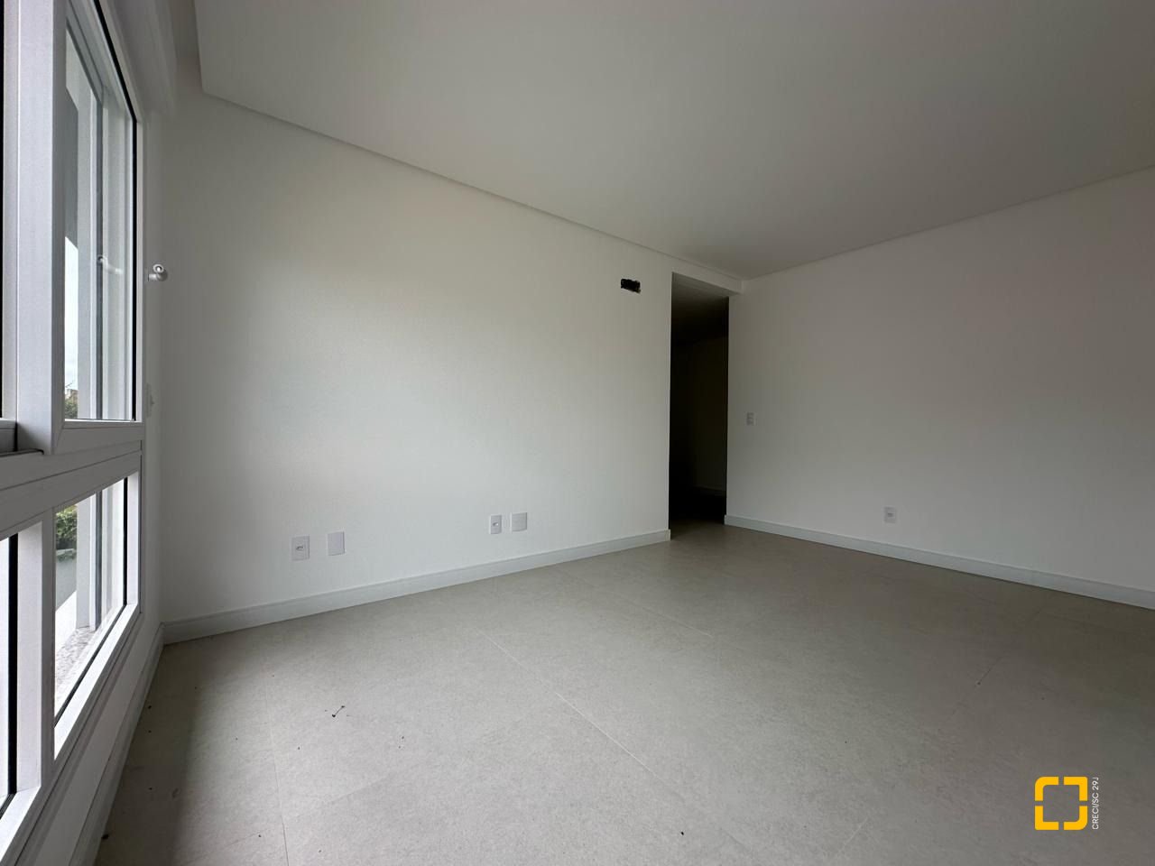 Casa com 199m², 3 quartos (sendo 3 suítes), 2 garagens, no bairro Córrego Grande em Florianópolis