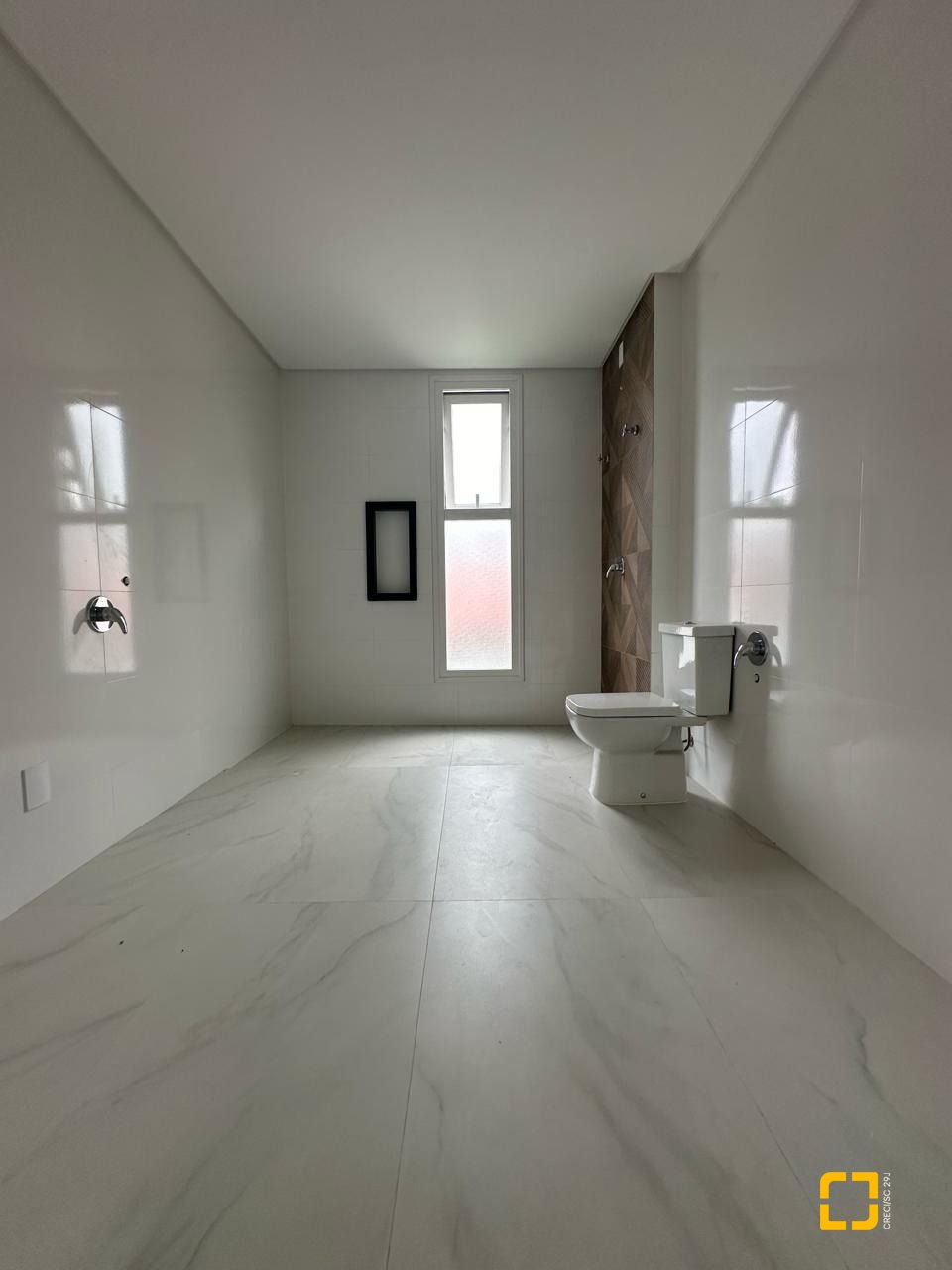 Casa com 199m², 3 quartos (sendo 3 suítes), 2 garagens, no bairro Córrego Grande em Florianópolis