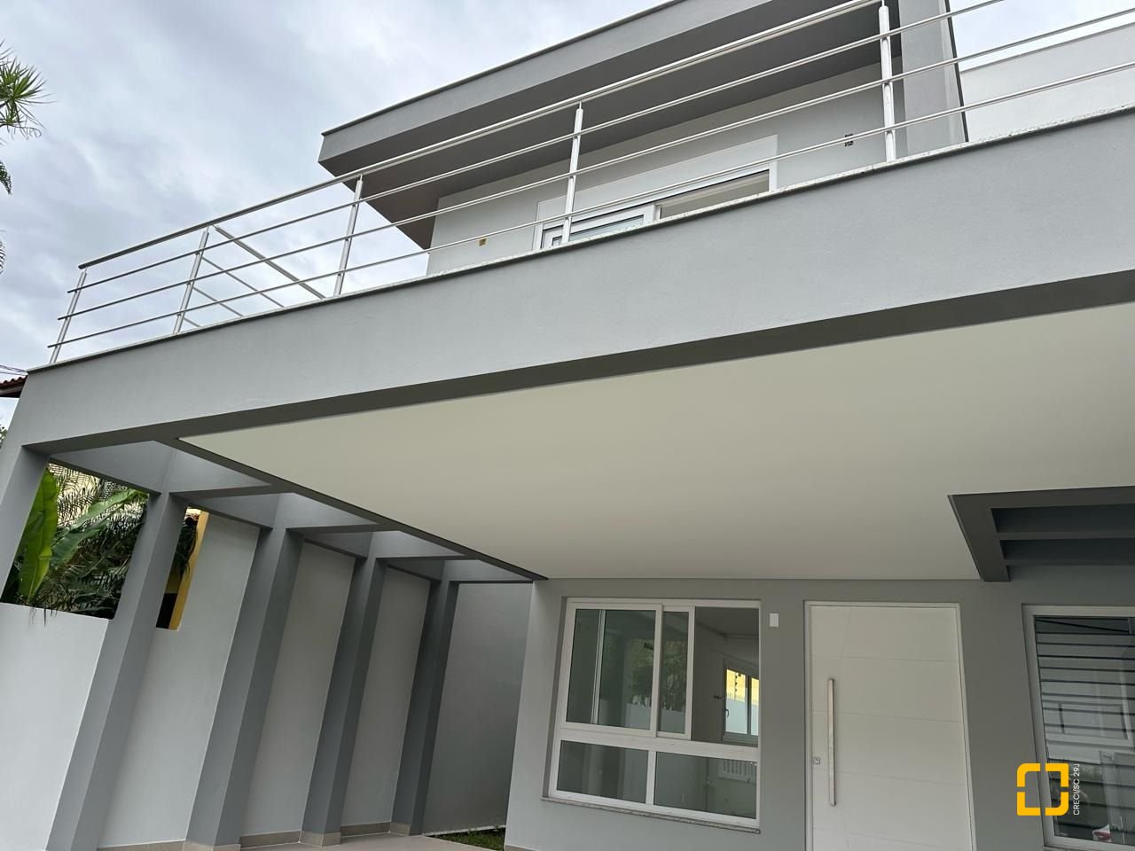 Casa com 199m², 6 quartos (sendo 3 suítes), 2 garagens, no bairro Córrego Grande em Florianópolis