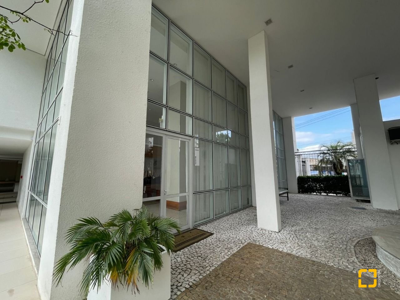 Apartamento com 100m², 3 quartos (sendo 1 suíte), 1 garagem, no bairro Abraão em Florianópolis