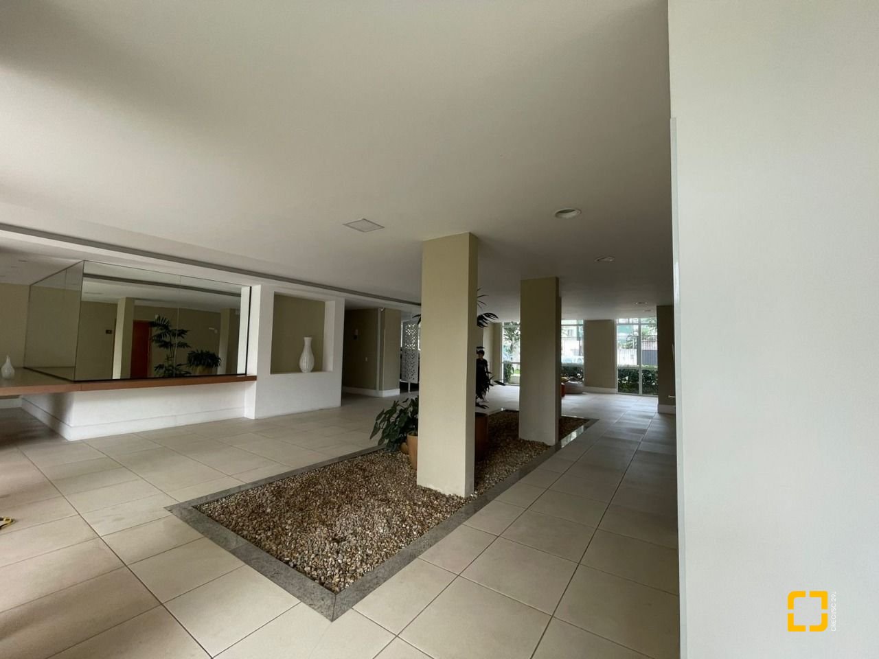 Apartamento com 100m², 3 quartos (sendo 1 suíte), 1 garagem, no bairro Abraão em Florianópolis