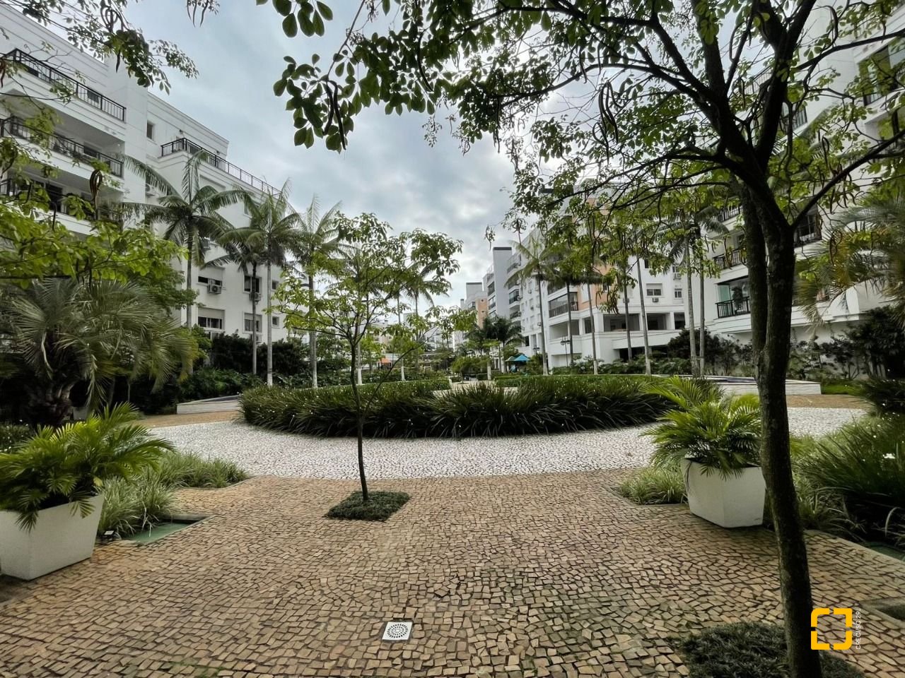 Apartamento com 100m², 3 quartos (sendo 1 suíte), 1 garagem, no bairro Abraão em Florianópolis