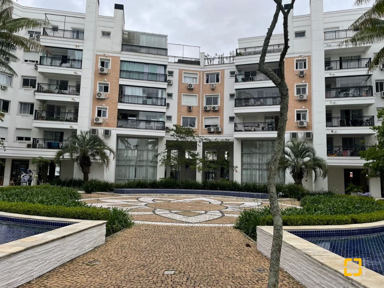 Apartamento com 100m², 3 quartos (sendo 1 suíte), 1 garagem, no bairro Abraão em Florianópolis