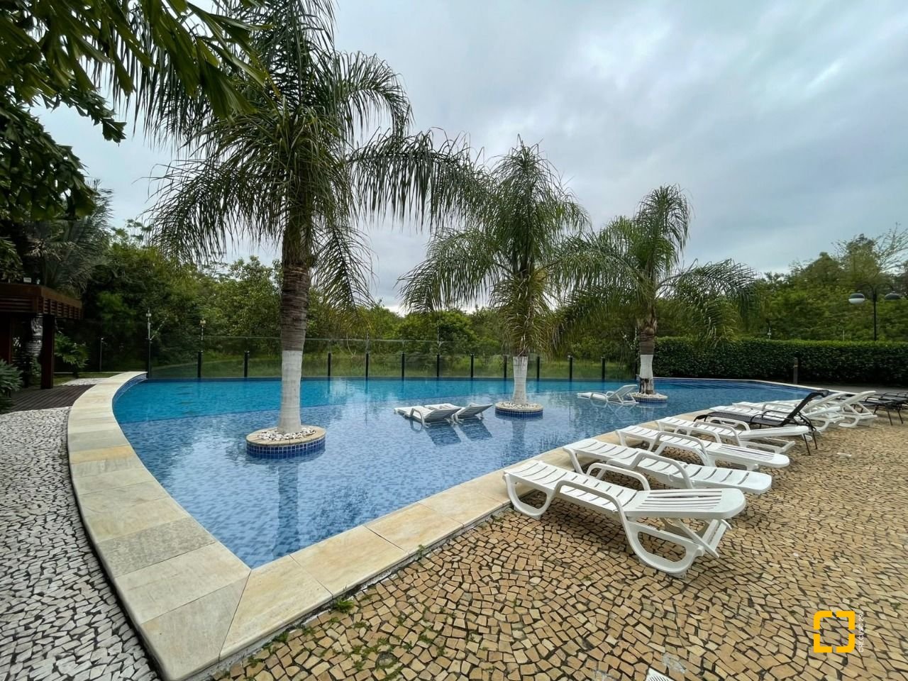 Apartamento com 100m², 3 quartos (sendo 1 suíte), 1 garagem, no bairro Abraão em Florianópolis