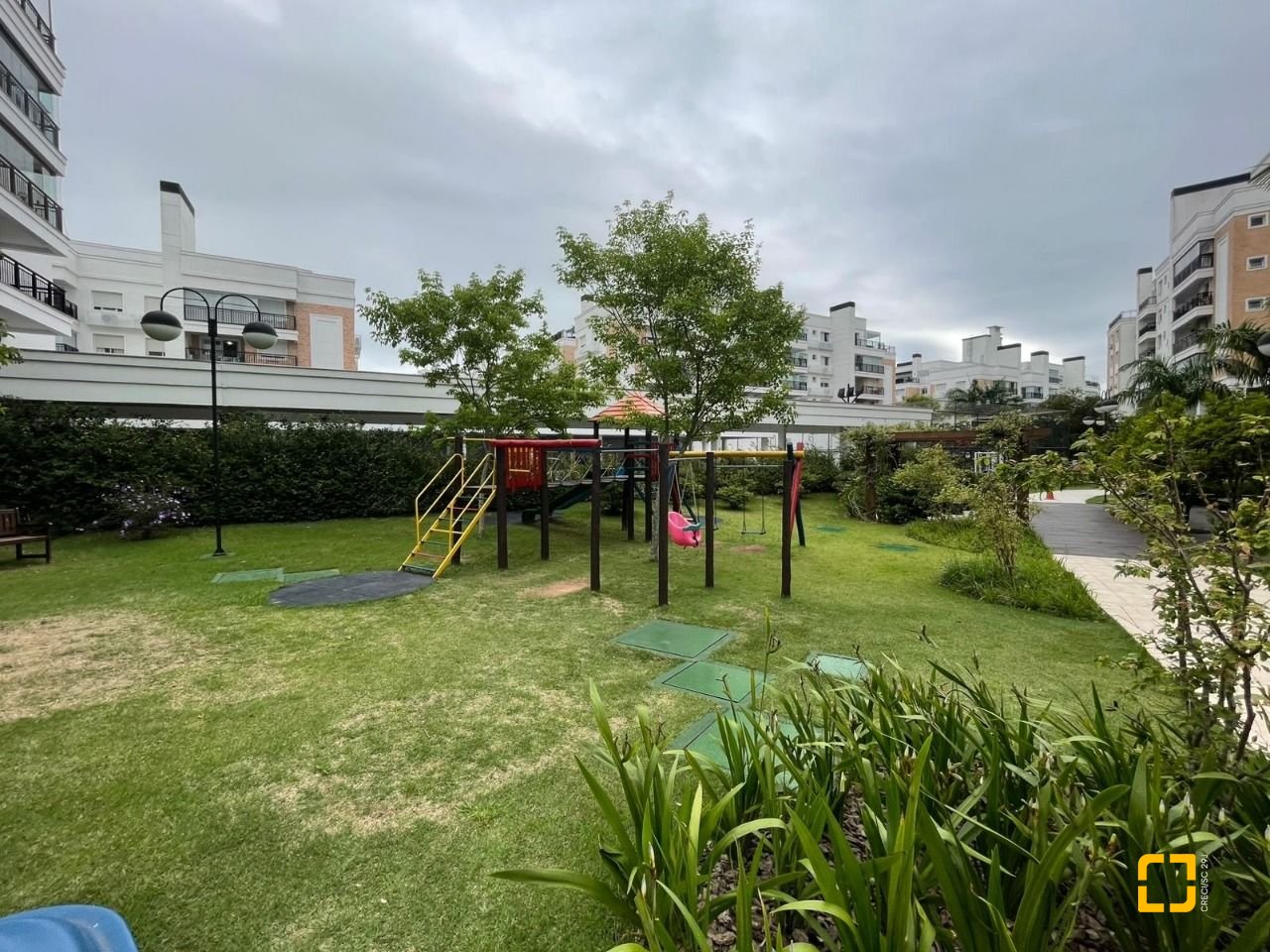Apartamento com 100m², 3 quartos (sendo 1 suíte), 1 garagem, no bairro Abraão em Florianópolis