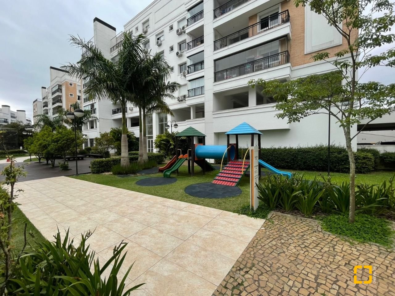 Apartamento com 100m², 3 quartos (sendo 1 suíte), 1 garagem, no bairro Abraão em Florianópolis